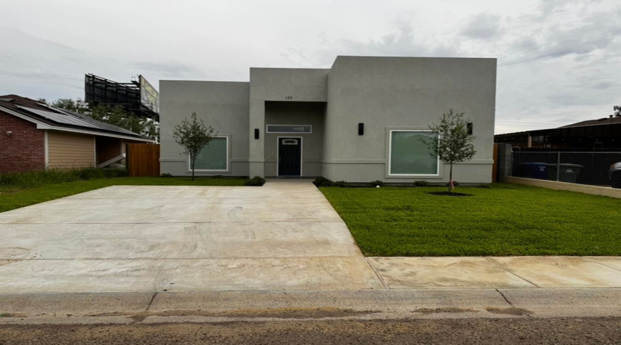 129 Asturias Cts, Laredo, Texas 78046, 4 Bedrooms Bedrooms, 5 Rooms Rooms,3 BathroomsBathrooms,Residential,For Sale,129 Asturias Cts,20261911