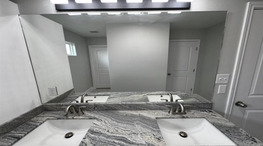 129 Asturias Cts, Laredo, Texas 78046, 4 Bedrooms Bedrooms, 5 Rooms Rooms,3 BathroomsBathrooms,Residential,For Sale,129 Asturias Cts,20261911