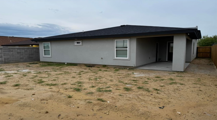 129 Asturias Cts, Laredo, Texas 78046, 4 Bedrooms Bedrooms, 5 Rooms Rooms,3 BathroomsBathrooms,Residential,For Sale,129 Asturias Cts,20261911