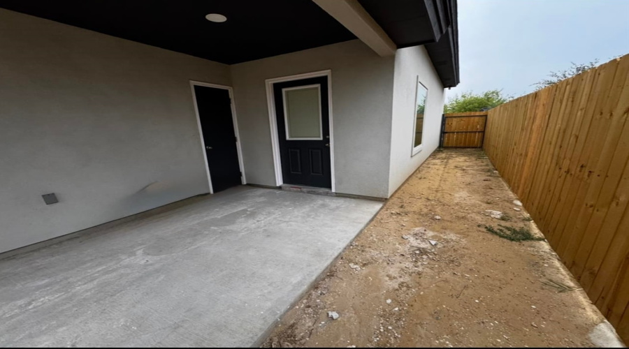 129 Asturias Cts, Laredo, Texas 78046, 4 Bedrooms Bedrooms, 5 Rooms Rooms,3 BathroomsBathrooms,Residential,For Sale,129 Asturias Cts,20261911