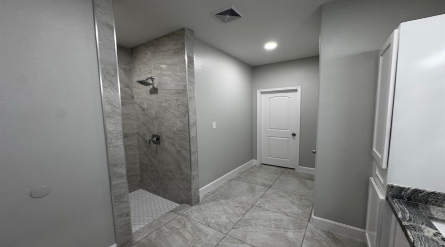 135 Asturias Cts, Laredo, Texas 78046, 4 Bedrooms Bedrooms, 5 Rooms Rooms,2 BathroomsBathrooms,Residential,For Sale,135 Asturias Cts,20261912