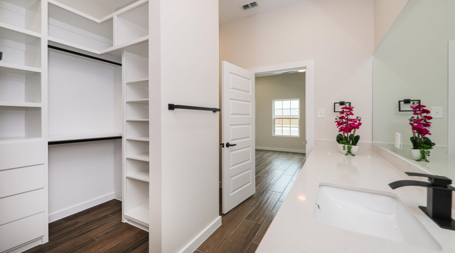 2812 Adamsville, Laredo, Texas 78046, 3 Bedrooms Bedrooms, 5 Rooms Rooms,2 BathroomsBathrooms,Residential,For Sale,2812 Adamsville,20261915