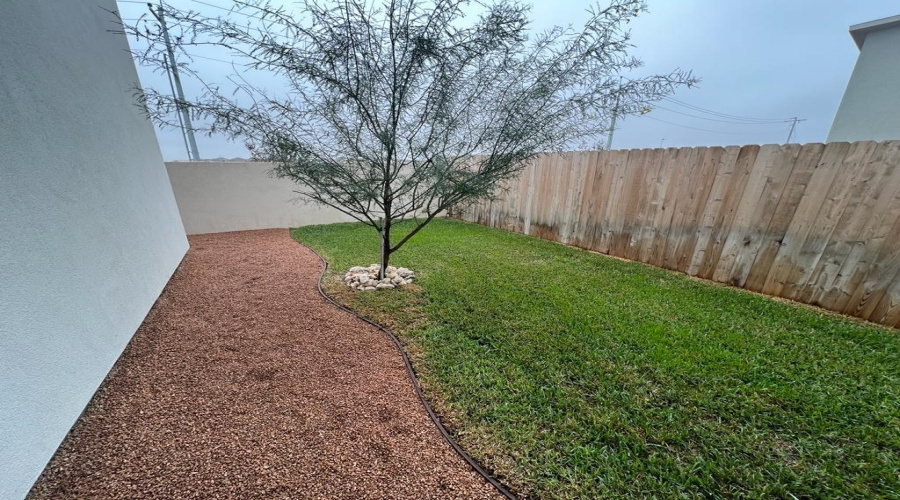 202 Deer Path Loop, Laredo, Texas 78045-2234, 3 Bedrooms Bedrooms, 3 Rooms Rooms,2 BathroomsBathrooms,Residential,For Rent,202 Deer Path Loop,20261919