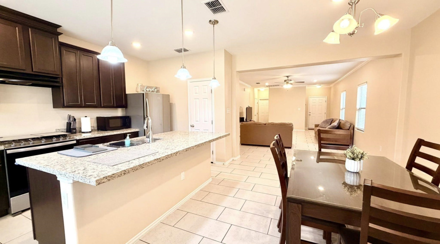 11104 Santillana Lp., Laredo, Texas 78045, 3 Bedrooms Bedrooms, 6 Rooms Rooms,2 BathroomsBathrooms,Residential,For Rent,11104 Santillana Lp.,20261920