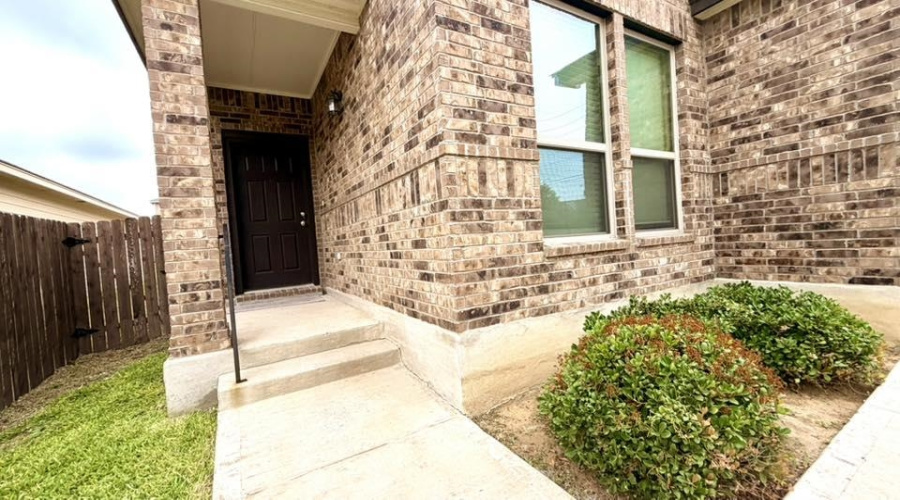 11104 Santillana Lp., Laredo, Texas 78045, 3 Bedrooms Bedrooms, 6 Rooms Rooms,2 BathroomsBathrooms,Residential,For Rent,11104 Santillana Lp.,20261920