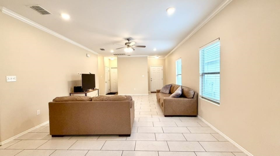 11104 Santillana Lp., Laredo, Texas 78045, 3 Bedrooms Bedrooms, 6 Rooms Rooms,2 BathroomsBathrooms,Residential,For Rent,11104 Santillana Lp.,20261920