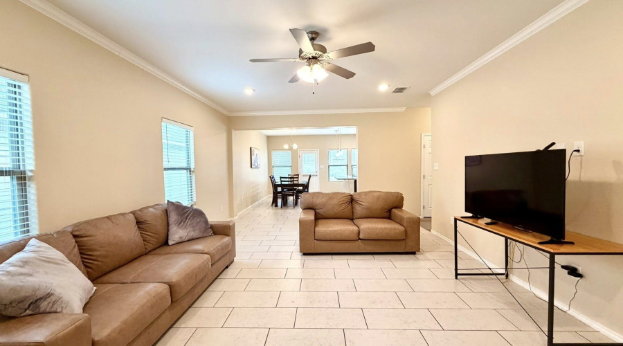 11104 Santillana Lp., Laredo, Texas 78045, 3 Bedrooms Bedrooms, 6 Rooms Rooms,2 BathroomsBathrooms,Residential,For Rent,11104 Santillana Lp.,20261920