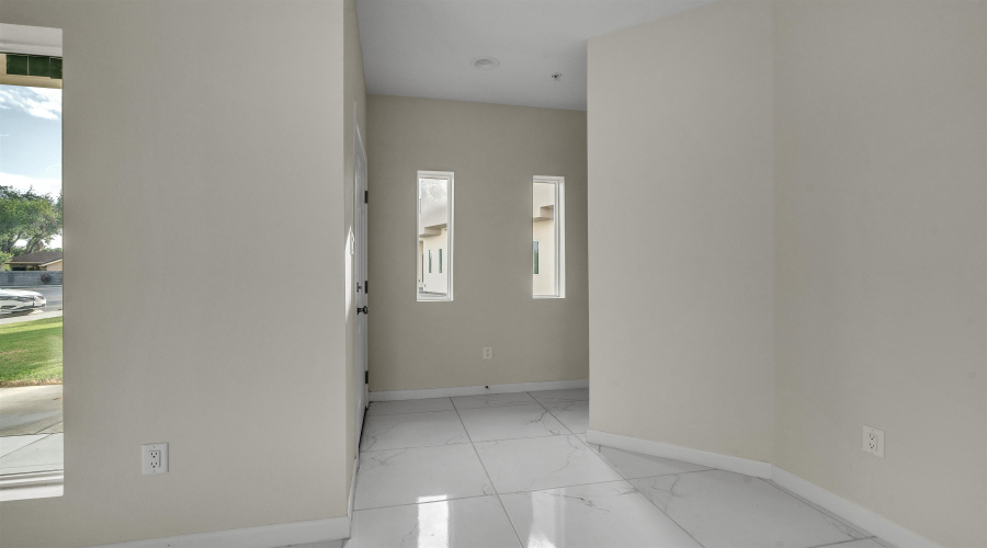 504 Gale Ct, Laredo, Texas 78041, 3 Bedrooms Bedrooms, 5 Rooms Rooms,2 BathroomsBathrooms,Residential,For Sale,504 Gale Ct,20261606