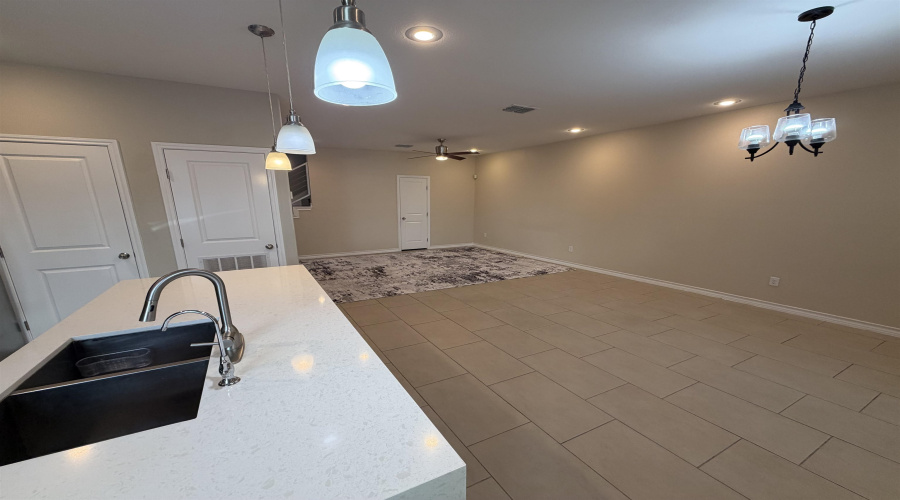 7917 Elka Lp, Laredo TX, Texas 78045, 3 Bedrooms Bedrooms, 6 Rooms Rooms,2 BathroomsBathrooms,Residential,For Rent,7917 Elka Lp,20261921