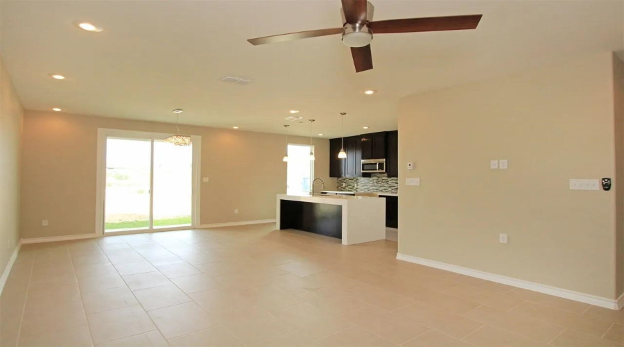 7917 Elka Lp, Laredo TX, Texas 78045, 3 Bedrooms Bedrooms, 6 Rooms Rooms,2 BathroomsBathrooms,Residential,For Rent,7917 Elka Lp,20261921