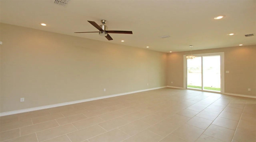 7917 Elka Lp, Laredo TX, Texas 78045, 3 Bedrooms Bedrooms, 6 Rooms Rooms,2 BathroomsBathrooms,Residential,For Rent,7917 Elka Lp,20261921