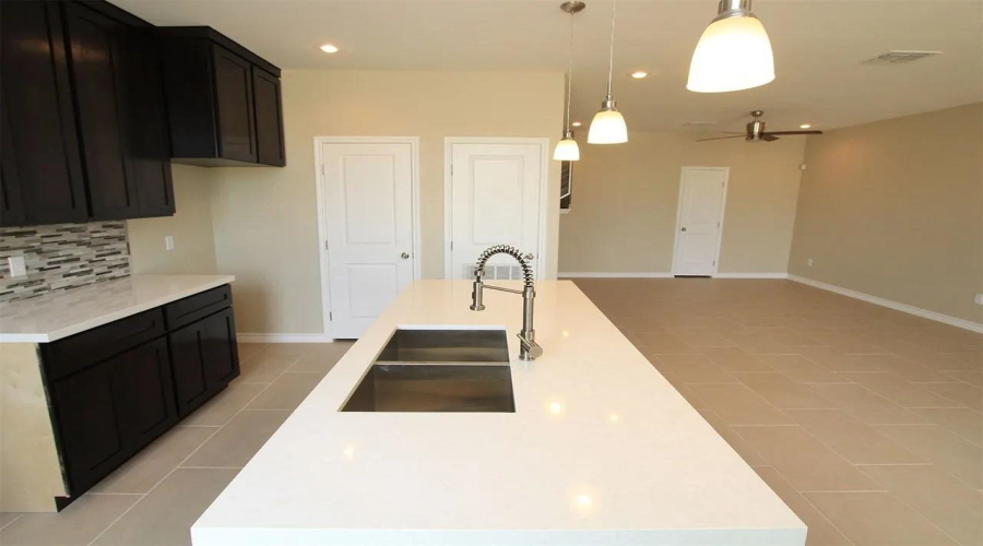 7917 Elka Lp, Laredo TX, Texas 78045, 3 Bedrooms Bedrooms, 6 Rooms Rooms,2 BathroomsBathrooms,Residential,For Rent,7917 Elka Lp,20261921