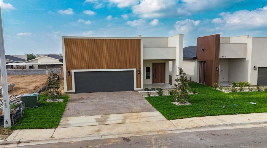 3912 Yoyis St., Laredo, Texas 78046, 3 Bedrooms Bedrooms, 6 Rooms Rooms,2 BathroomsBathrooms,Residential,For Sale,3912 Yoyis St.,20261922