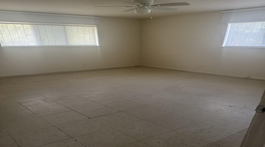 678 Cottonwood Cir, Laredo, Texas 78041, 4 Bedrooms Bedrooms, 7 Rooms Rooms,2 BathroomsBathrooms,Residential,For Sale,678 Cottonwood Cir,20261923