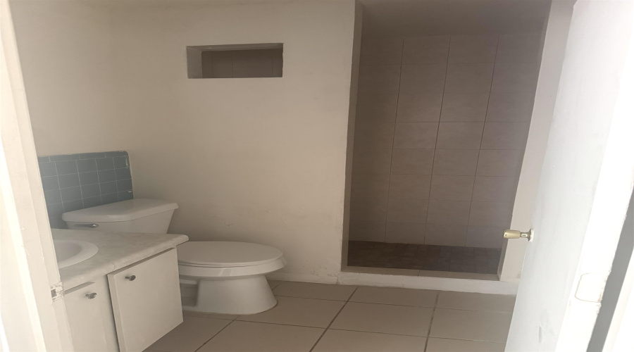 678 Cottonwood Cir, Laredo, Texas 78041, 4 Bedrooms Bedrooms, 7 Rooms Rooms,2 BathroomsBathrooms,Residential,For Sale,678 Cottonwood Cir,20261923