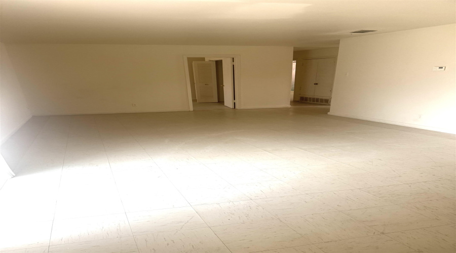 678 Cottonwood Cir, Laredo, Texas 78041, 4 Bedrooms Bedrooms, 7 Rooms Rooms,2 BathroomsBathrooms,Residential,For Sale,678 Cottonwood Cir,20261923