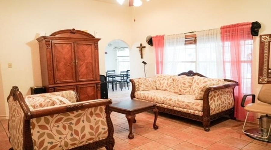 8906 Rolling Hills Dr, Laredo, Texas 78045, 3 Bedrooms Bedrooms, 6 Rooms Rooms,2 BathroomsBathrooms,Residential,For Sale,8906 Rolling Hills Dr,20261924