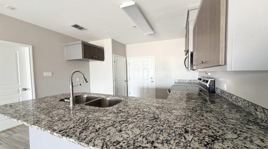 5601 Cuenca Dr, Laredo, Texas 78046, 2 Bedrooms Bedrooms, 2 Rooms Rooms,1 BathroomBathrooms,Residential,For Rent,5601 Cuenca Dr,20261929