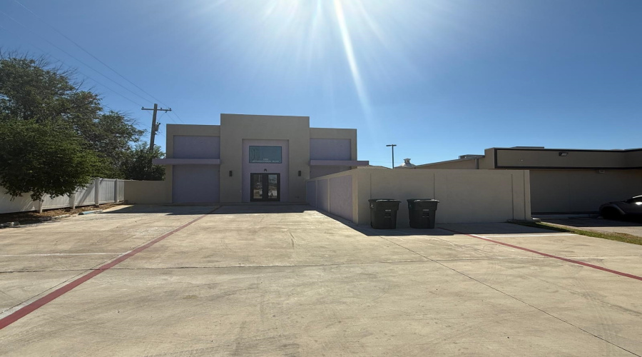 1303 International Blvd, Laredo, Texas 78045, 1 Room Rooms,2 BathroomsBathrooms,Commercial retail/office,For Sale,1303 International Blvd,20254713