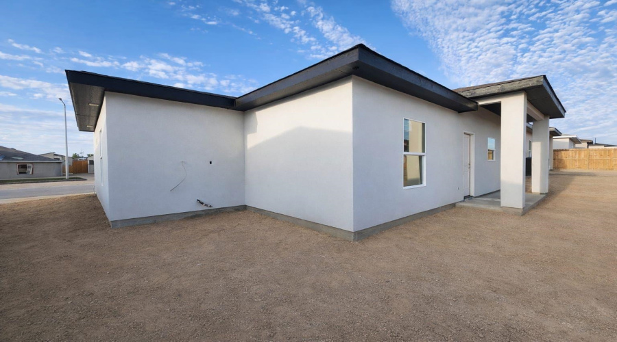 5111 Nispero Ln, Laredo, Texas 78046, 3 Bedrooms Bedrooms, 4 Rooms Rooms,2 BathroomsBathrooms,Residential,For Sale,5111 Nispero Ln,20260239