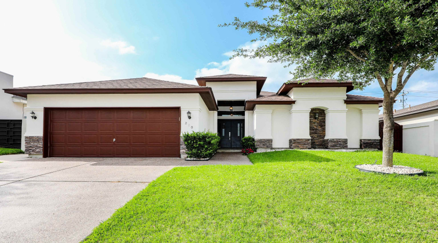 210 Bluff Oak Dr, Laredo, Texas 78045, 4 Bedrooms Bedrooms, 7 Rooms Rooms,2 BathroomsBathrooms,Residential,For Sale,210 Bluff Oak Dr,20261937