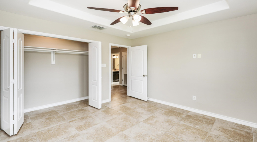 210 Bluff Oak Dr, Laredo, Texas 78045, 4 Bedrooms Bedrooms, 7 Rooms Rooms,2 BathroomsBathrooms,Residential,For Sale,210 Bluff Oak Dr,20261937
