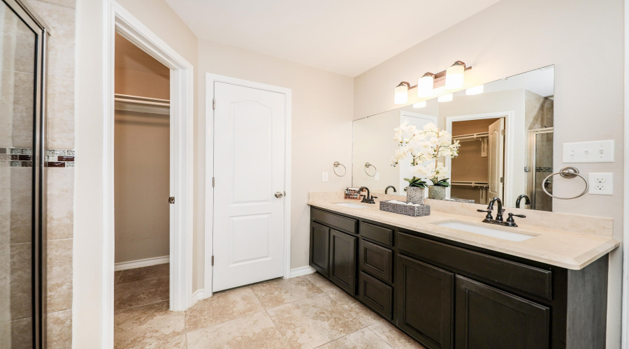 210 Bluff Oak Dr, Laredo, Texas 78045, 4 Bedrooms Bedrooms, 7 Rooms Rooms,2 BathroomsBathrooms,Residential,For Sale,210 Bluff Oak Dr,20261937