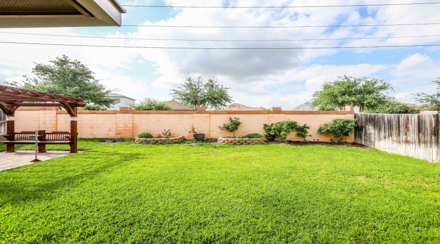 210 Bluff Oak Dr, Laredo, Texas 78045, 4 Bedrooms Bedrooms, 7 Rooms Rooms,2 BathroomsBathrooms,Residential,For Sale,210 Bluff Oak Dr,20261937
