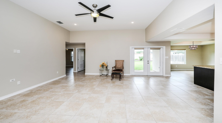 210 Bluff Oak Dr, Laredo, Texas 78045, 4 Bedrooms Bedrooms, 7 Rooms Rooms,2 BathroomsBathrooms,Residential,For Sale,210 Bluff Oak Dr,20261937