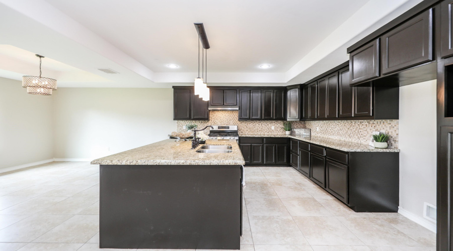 210 Bluff Oak Dr, Laredo, Texas 78045, 4 Bedrooms Bedrooms, 7 Rooms Rooms,2 BathroomsBathrooms,Residential,For Sale,210 Bluff Oak Dr,20261937