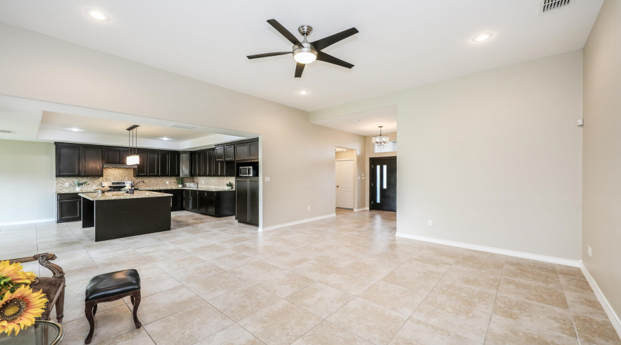 210 Bluff Oak Dr, Laredo, Texas 78045, 4 Bedrooms Bedrooms, 7 Rooms Rooms,2 BathroomsBathrooms,Residential,For Sale,210 Bluff Oak Dr,20261937