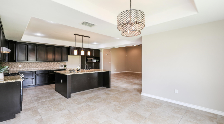 210 Bluff Oak Dr, Laredo, Texas 78045, 4 Bedrooms Bedrooms, 7 Rooms Rooms,2 BathroomsBathrooms,Residential,For Sale,210 Bluff Oak Dr,20261937