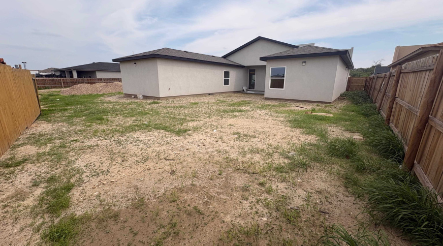 6506 Adenia Loop, Laredo, Texas 78043, 3 Bedrooms Bedrooms, 5 Rooms Rooms,2 BathroomsBathrooms,Residential,For Sale,6506 Adenia Loop,20261939