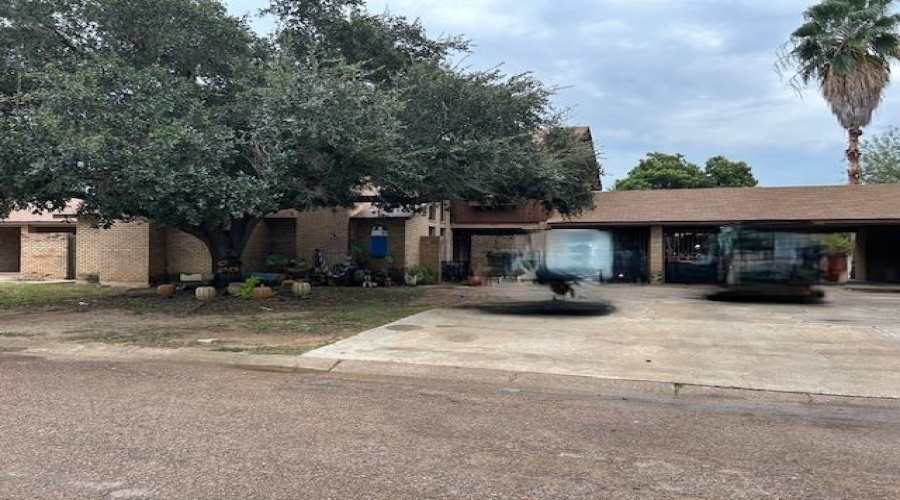 805 Armadillo St., Laredo, Texas 78041, 3 Bedrooms Bedrooms, 6 Rooms Rooms,2 BathroomsBathrooms,Residential,For Sale,805 Armadillo St.,20261940