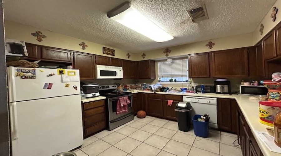 805 Armadillo St., Laredo, Texas 78041, 3 Bedrooms Bedrooms, 6 Rooms Rooms,2 BathroomsBathrooms,Residential,For Sale,805 Armadillo St.,20261940