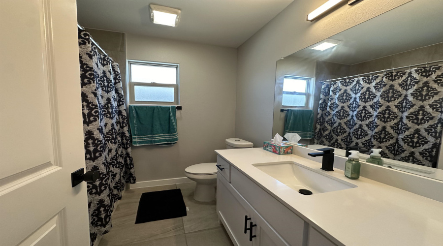 406 Graneros Ave., Laredo, Texas 78043, 3 Bedrooms Bedrooms, 5 Rooms Rooms,2 BathroomsBathrooms,Residential,For Sale,406 Graneros Ave.,20261941