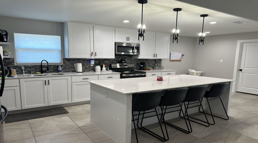 406 Graneros Ave., Laredo, Texas 78043, 3 Bedrooms Bedrooms, 5 Rooms Rooms,2 BathroomsBathrooms,Residential,For Sale,406 Graneros Ave.,20261941