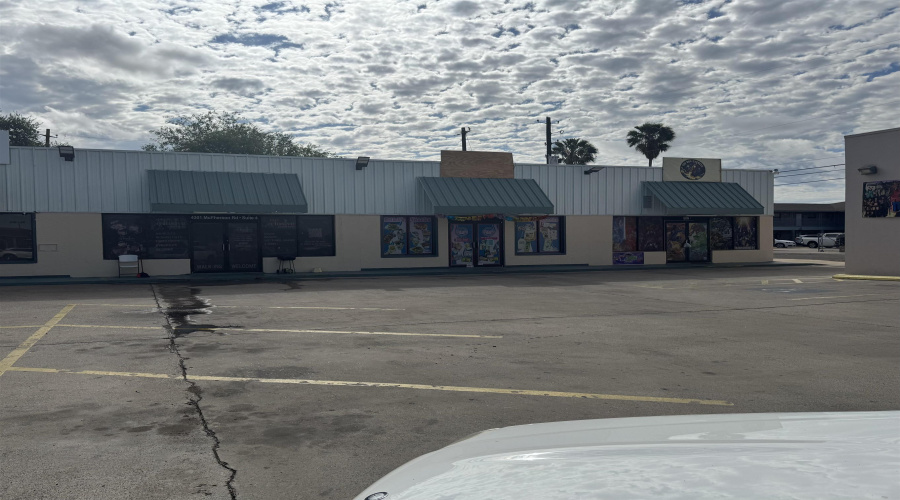 4301 McPherson Rd, Laredo, Texas 78041, 1 Room Rooms,Commercial retail/office,For Sale,4301 McPherson Rd,20261943