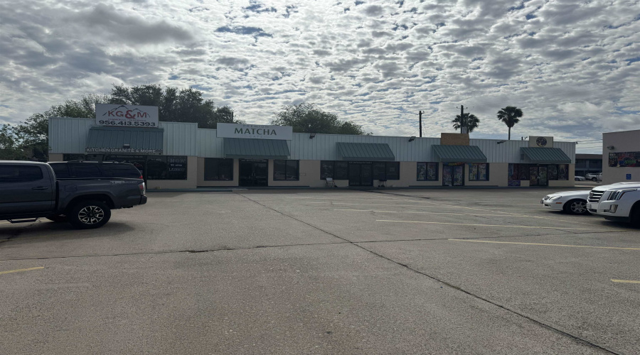 4301 McPherson Rd, Laredo, Texas 78041, 1 Room Rooms,Commercial retail/office,For Sale,4301 McPherson Rd,20261943