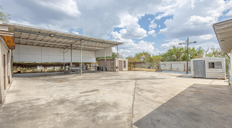 603 N Loring Ave, LAREDO, Texas 78040, 1 Room Rooms,1 BathroomBathrooms,Commercial retail/office,For Rent,603 N Loring Ave,20261944