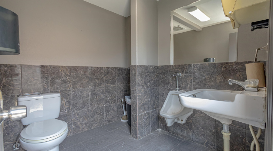 603 N Loring Ave, LAREDO, Texas 78040, 1 Room Rooms,1 BathroomBathrooms,Commercial retail/office,For Rent,603 N Loring Ave,20261944