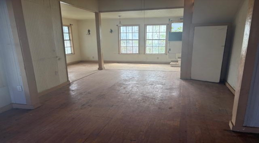 905 Chihuahua St, Laredo, Texas 78040, 3 Bedrooms Bedrooms, 7 Rooms Rooms,2 BathroomsBathrooms,Residential,For Sale,905 Chihuahua St,20261945