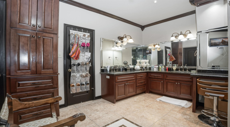 326 Lake Carnegie Ct., LAREDO, Texas 78041, 4 Bedrooms Bedrooms, 9 Rooms Rooms,4 BathroomsBathrooms,Residential,For Sale,326 Lake Carnegie Ct.,20261946