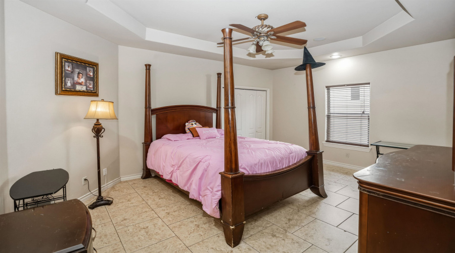 326 Lake Carnegie Ct., LAREDO, Texas 78041, 4 Bedrooms Bedrooms, 9 Rooms Rooms,4 BathroomsBathrooms,Residential,For Sale,326 Lake Carnegie Ct.,20261946