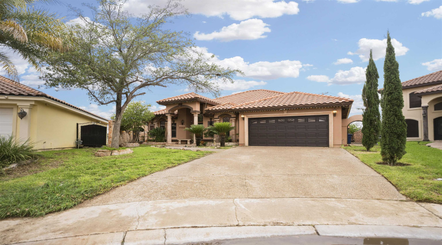 326 Lake Carnegie Ct., LAREDO, Texas 78041, 4 Bedrooms Bedrooms, 9 Rooms Rooms,4 BathroomsBathrooms,Residential,For Sale,326 Lake Carnegie Ct.,20261946