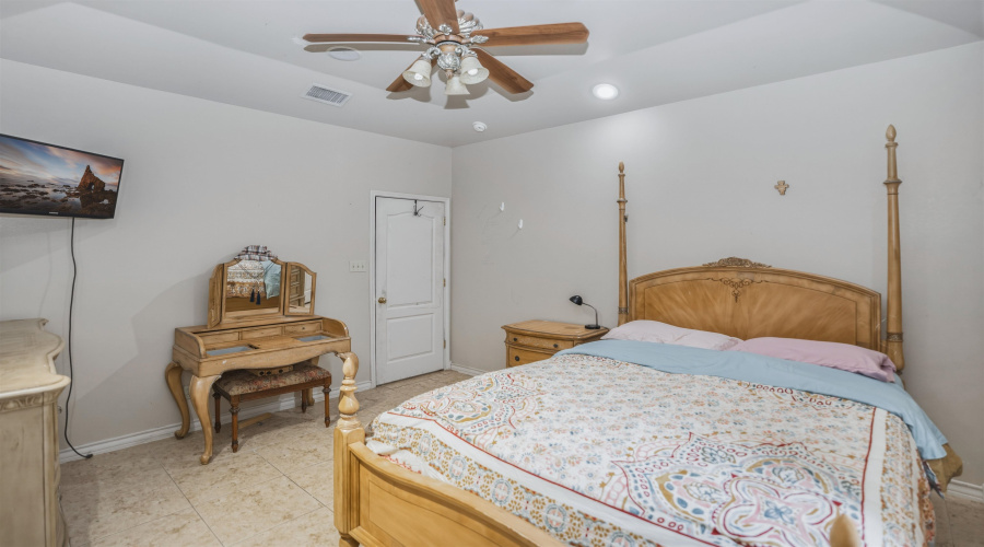 326 Lake Carnegie Ct., LAREDO, Texas 78041, 4 Bedrooms Bedrooms, 9 Rooms Rooms,4 BathroomsBathrooms,Residential,For Sale,326 Lake Carnegie Ct.,20261946