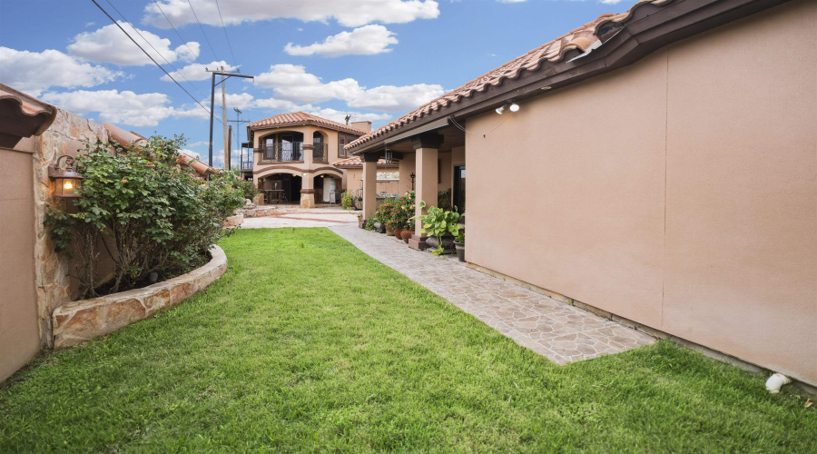326 Lake Carnegie Ct., LAREDO, Texas 78041, 4 Bedrooms Bedrooms, 9 Rooms Rooms,4 BathroomsBathrooms,Residential,For Sale,326 Lake Carnegie Ct.,20261946