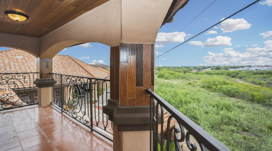 326 Lake Carnegie Ct., LAREDO, Texas 78041, 4 Bedrooms Bedrooms, 9 Rooms Rooms,4 BathroomsBathrooms,Residential,For Sale,326 Lake Carnegie Ct.,20261946