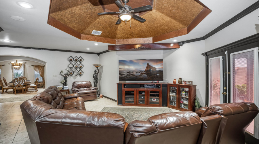 326 Lake Carnegie Ct., LAREDO, Texas 78041, 4 Bedrooms Bedrooms, 9 Rooms Rooms,4 BathroomsBathrooms,Residential,For Sale,326 Lake Carnegie Ct.,20261946
