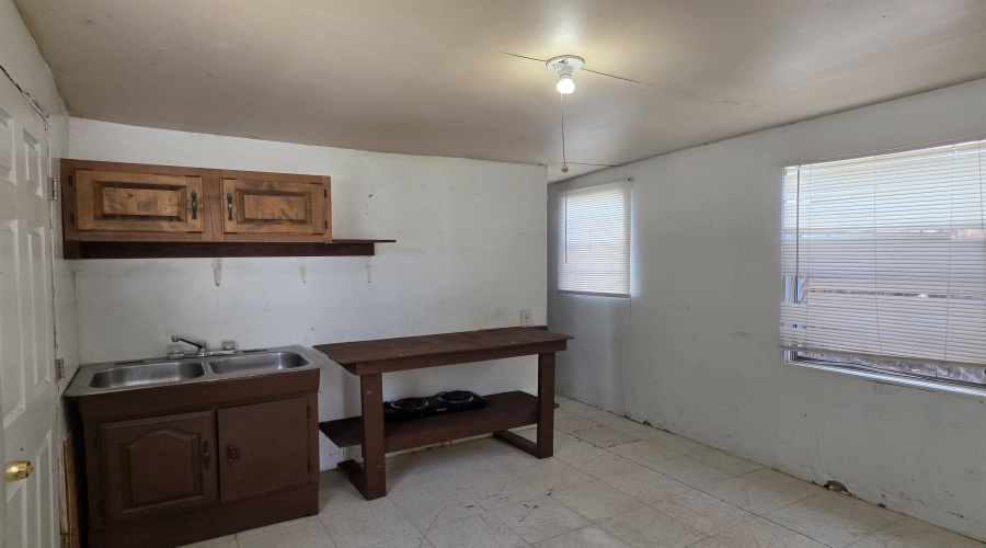 2514 Flores Ave, Laredo, Texas 78040, 3 Bedrooms Bedrooms, 4 Rooms Rooms,2 BathroomsBathrooms,Residential,For Sale,2514 Flores Ave,20261947